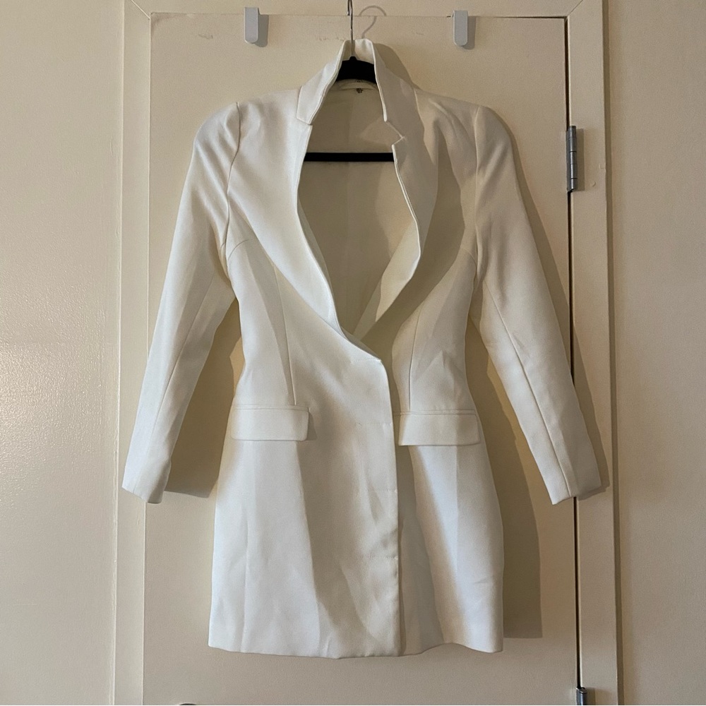 Boohoo, women’s size 0, off white blazer dress